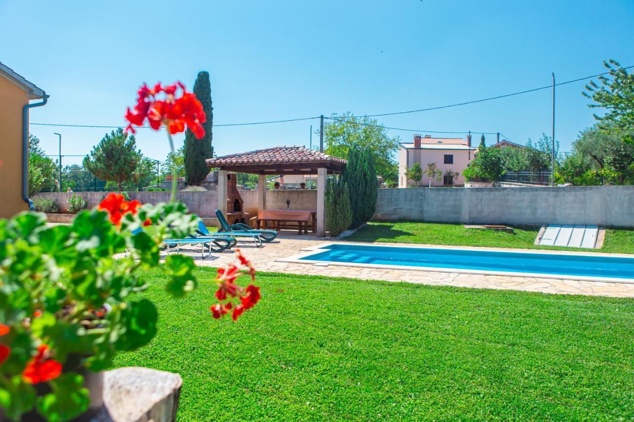 Holiday Home Labud Zminj Экстерьер фото