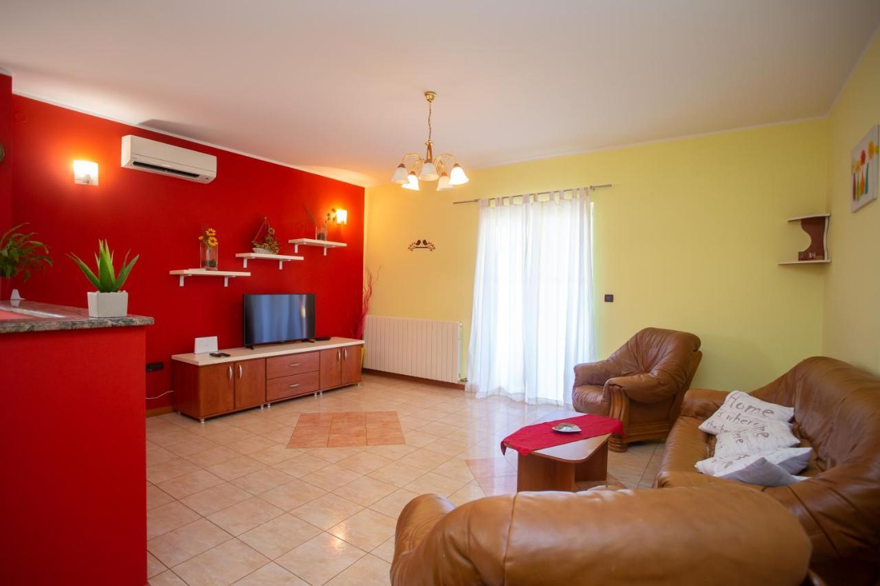 Holiday Home Labud Zminj Экстерьер фото