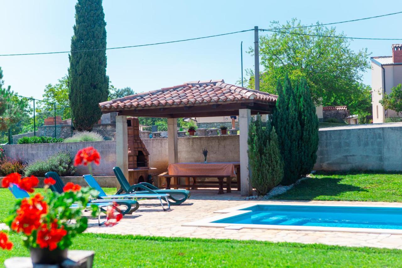 Holiday Home Labud Zminj Экстерьер фото