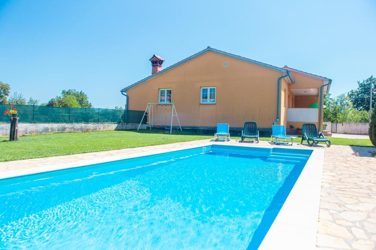 Holiday Home Labud Zminj Экстерьер фото