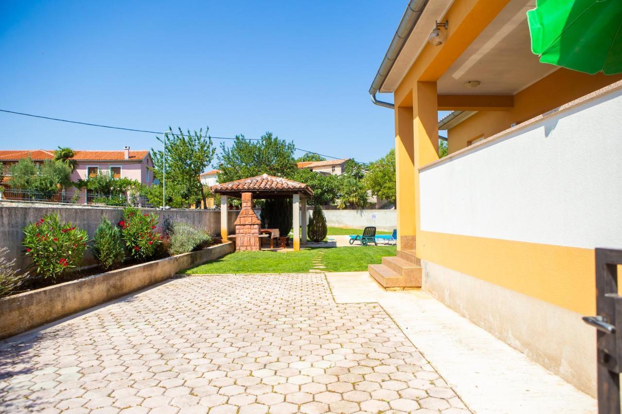 Holiday Home Labud Zminj Экстерьер фото