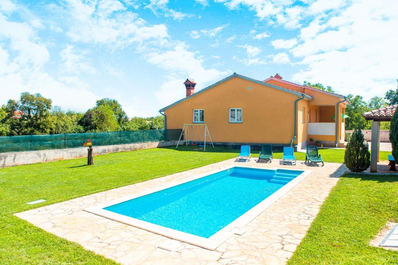 Holiday Home Labud Zminj Экстерьер фото