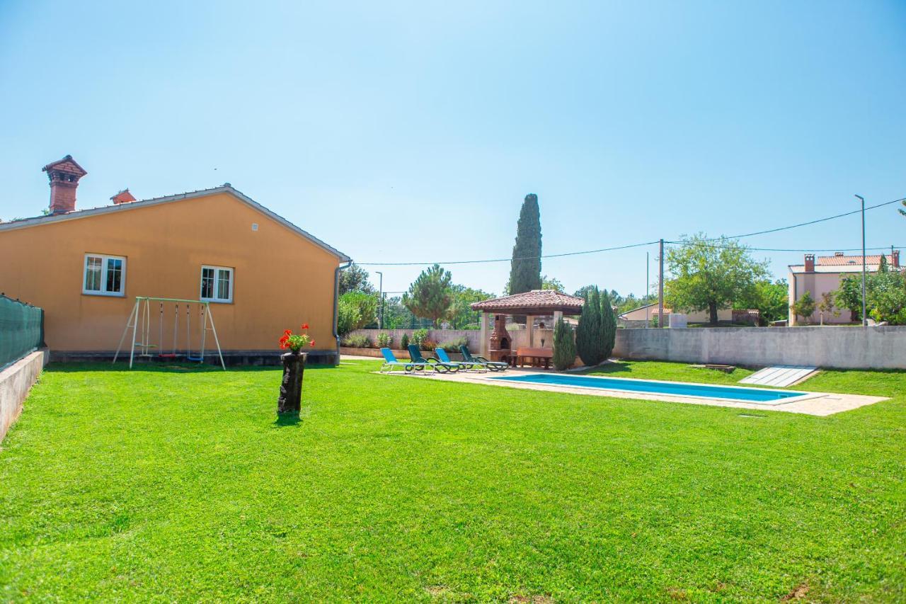 Holiday Home Labud Zminj Экстерьер фото