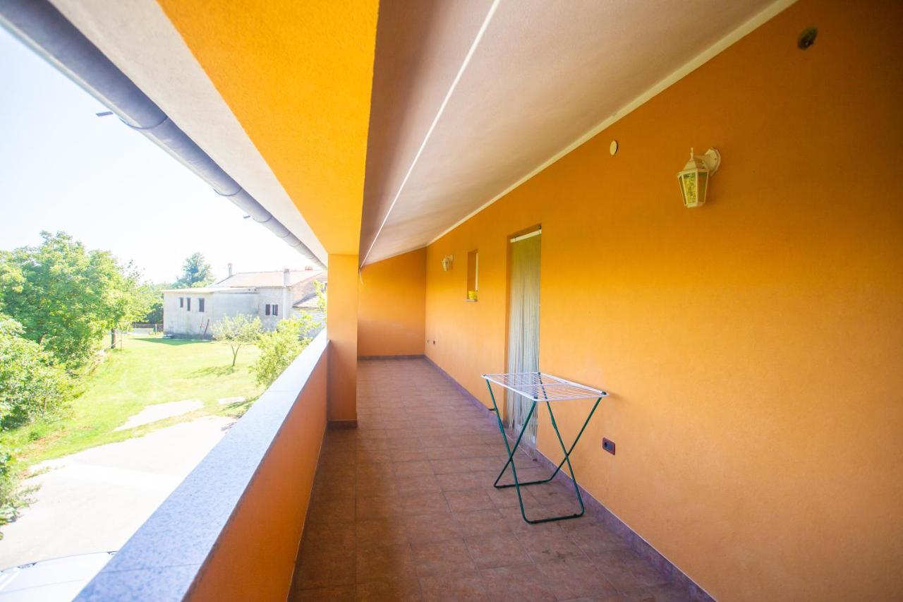 Holiday Home Labud Zminj Экстерьер фото
